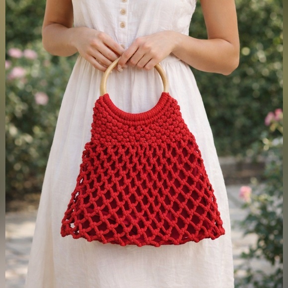 VENUS Handbags - ⭐️HOST PICK ⭐️Handwoven Red Crochet Market Purse with Wooden Handles EUC